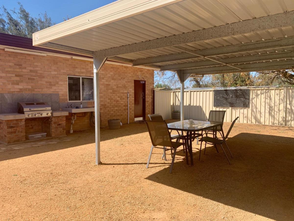 Gilgandra Motel Exterior photo