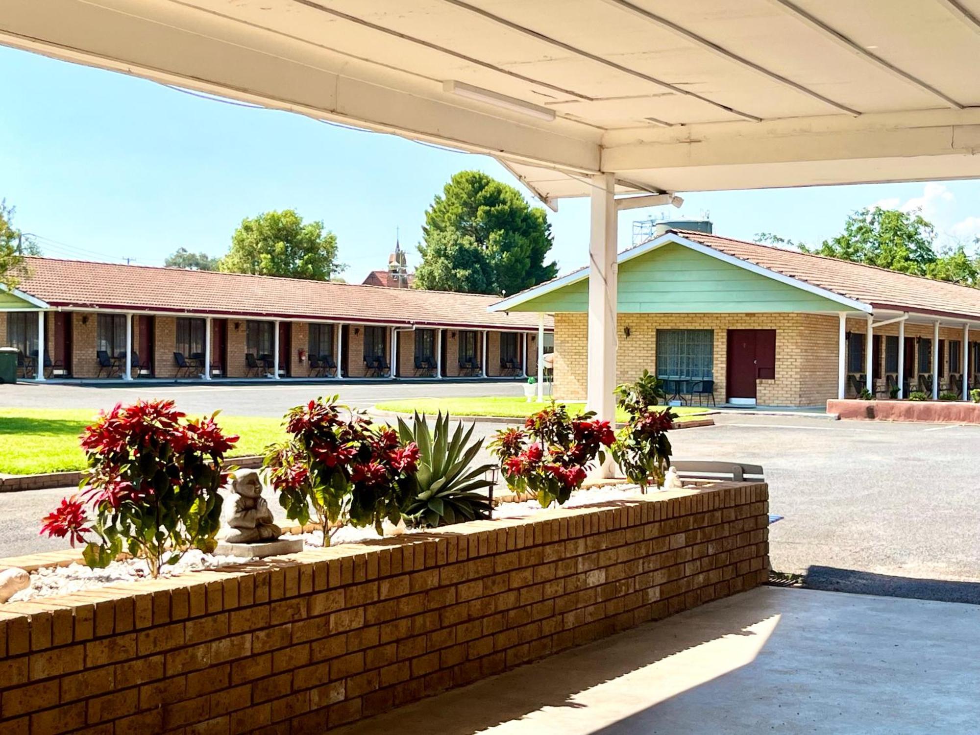 Gilgandra Motel Exterior photo